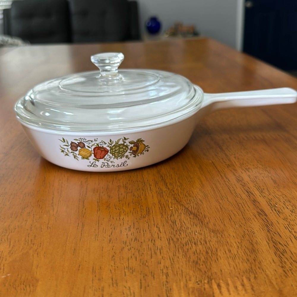 Corningware vintage covered serving dish. Le Persil white with handle clear lid.